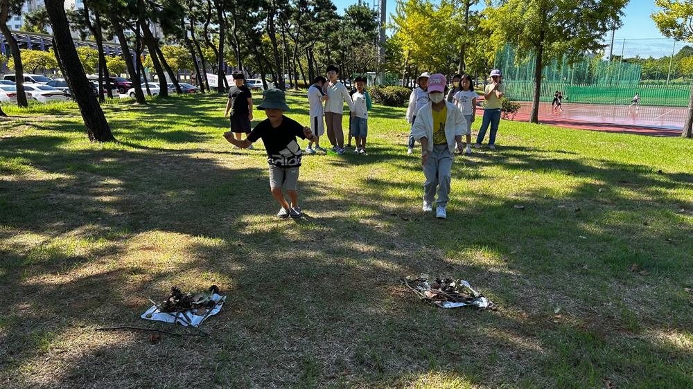 공원 잔디밭에서 시작하는 야외 수업